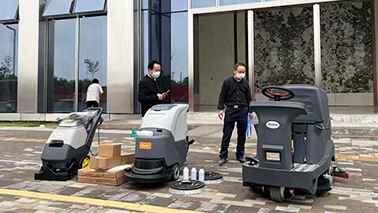 驾驶式扫地车、、电动洗地机助力深圳抗疫